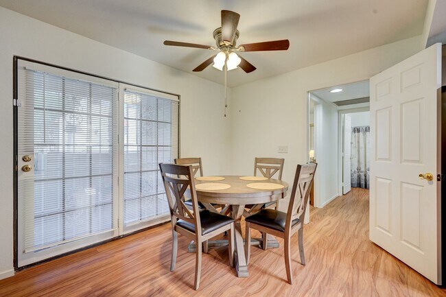 Building Photo - Move-In Ready Condo Near Summerlin!