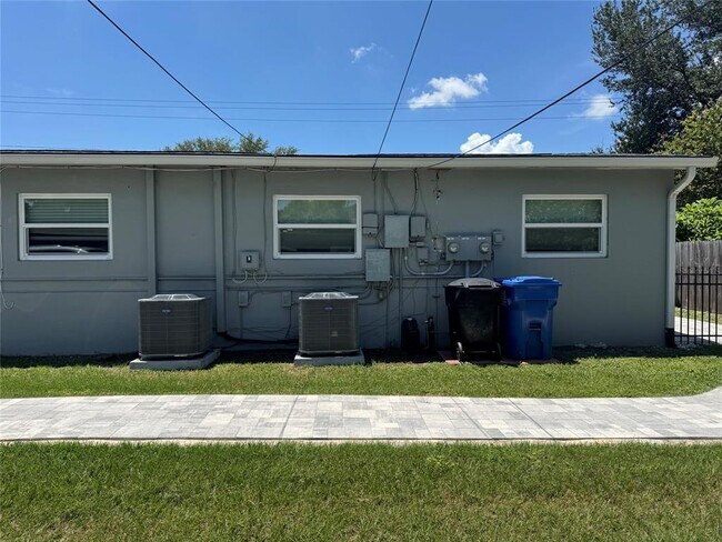 Building Photo - 2845 9th Ave N