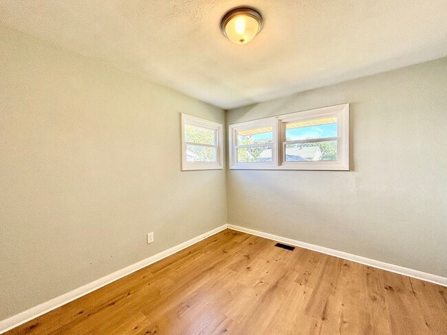Building Photo - Charming 3-Bedroom Duplex Unit in Norfolk