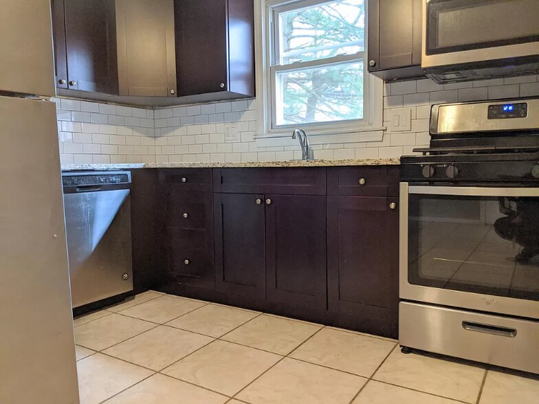 Building Photo - 41 Gould Dr