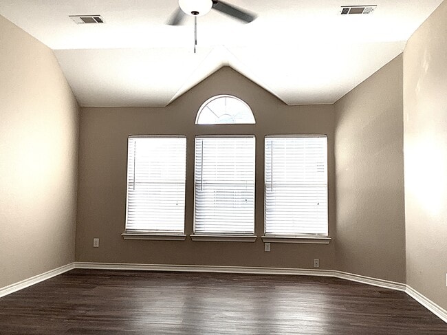 Building Photo - 107 Monticello Dr
