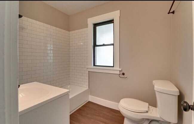 Building Photo - Beautiful & Spacious 3 Bedroom, 2 Bathroom Home in South Omaha – 1,872 Sq Ft