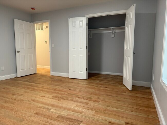 Building Photo - 755 Hart St