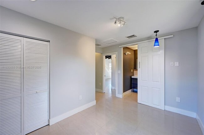 Building Photo - 4617 N Andrews Ave