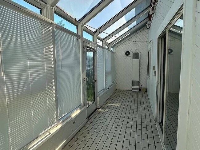 Building Photo - 1741 Bell Dr