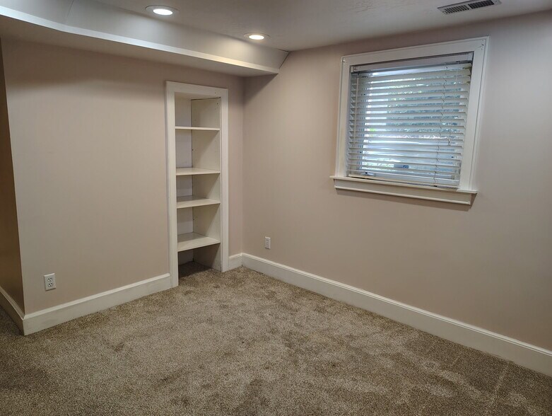 Building Photo - 1448 E 900 S