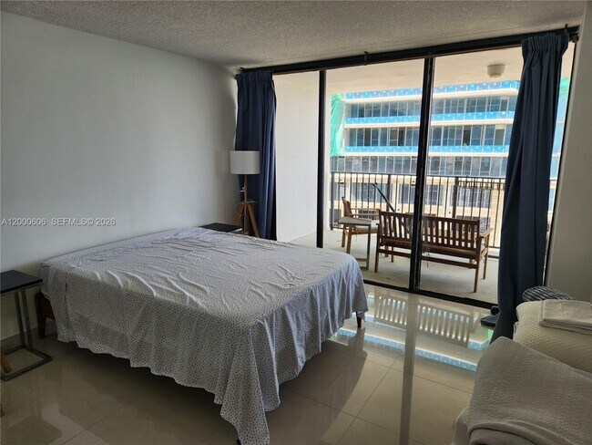 Building Photo - 1865 Brickell Ave