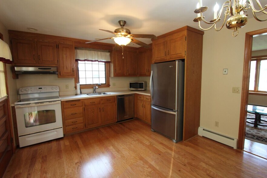 Primary Photo - 122 Batterson Dr