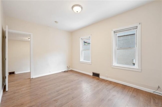 Building Photo - 125 S 14th St