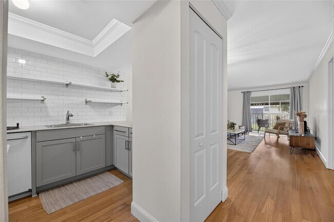 Building Photo - 3812 N Oak Dr