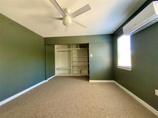 Building Photo - 2704 Palomino Dr