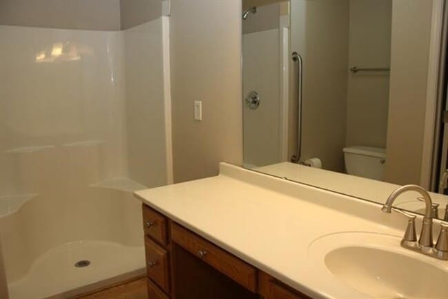 Building Photo - CUTE 3 BEDROOM IN COLONY PINES