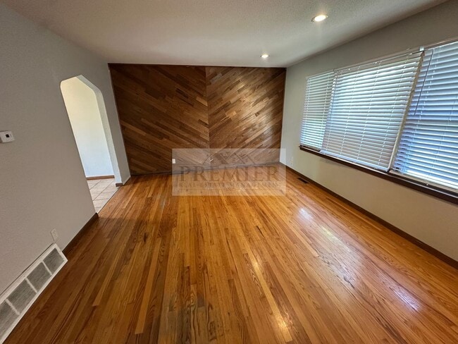 Building Photo - 8406 E 92 Pl