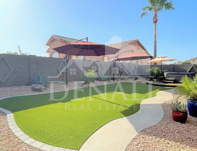 Building Photo - 1506 N Sierra Heights