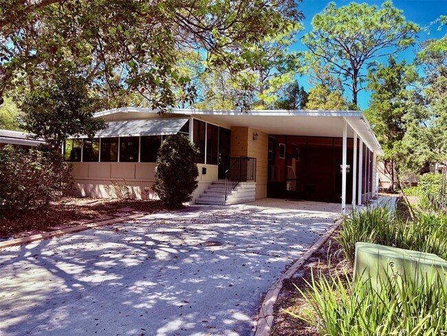 Primary Photo - 596 E Club Blvd