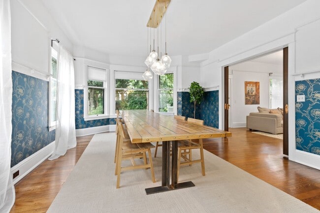 Building Photo - 6bd/3.25ba Seattle House