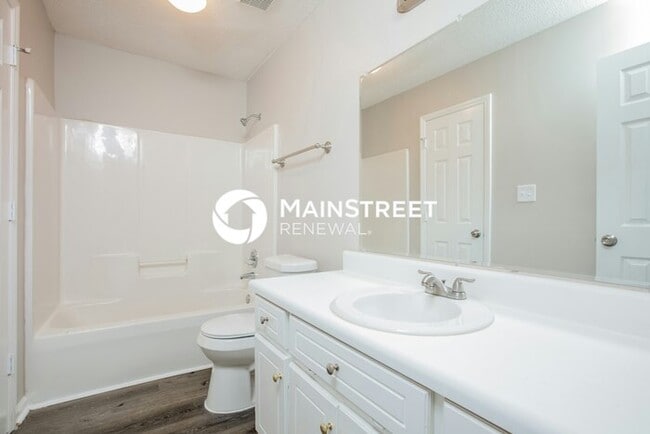 Building Photo - 3 Bedroom Pet-Friendly Home in Zebulon, NC with Main Street Renewal