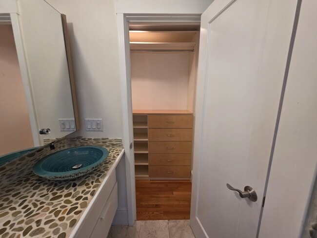 Building Photo - 175 Vasquez Ave