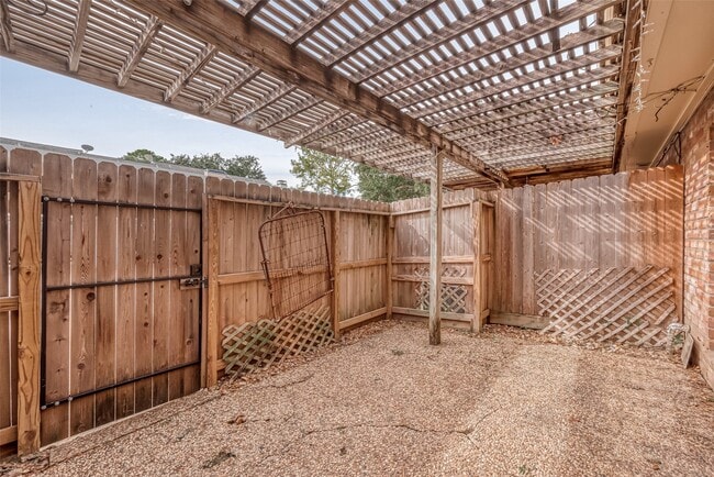 Building Photo - 10217 Longmont Dr