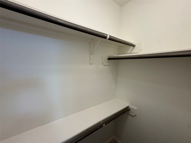 Building Photo - 6755 Highclere Manor Ln