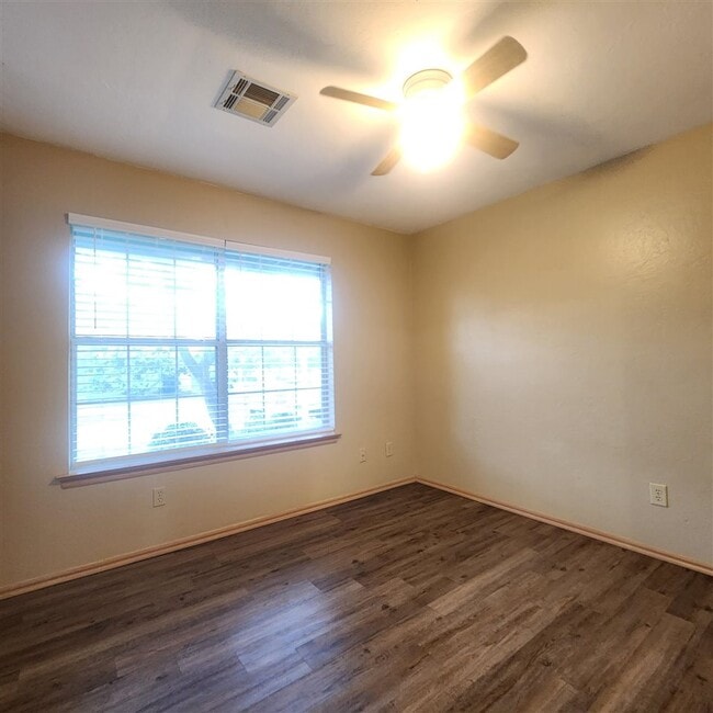 Building Photo - 6840 NW Willow Springs Dr