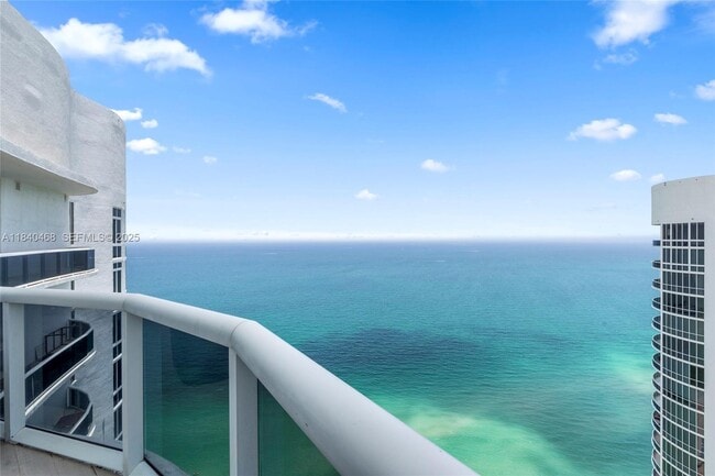 Building Photo - 16001 Collins Ave