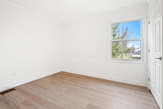 Building Photo - 39 Groton Dr