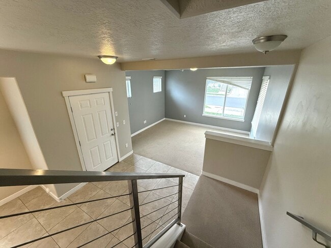 Building Photo - AVAILABLE JULY 1ST | 3 BED | 2.5 BATH | $2,295/MO