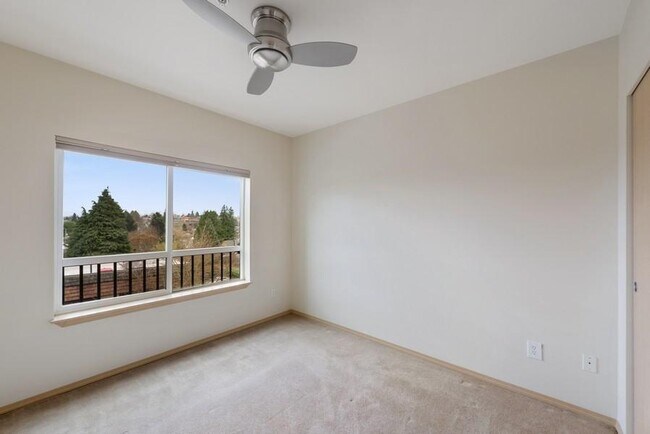 Building Photo - 2 bedroom in Seattle WA 98103