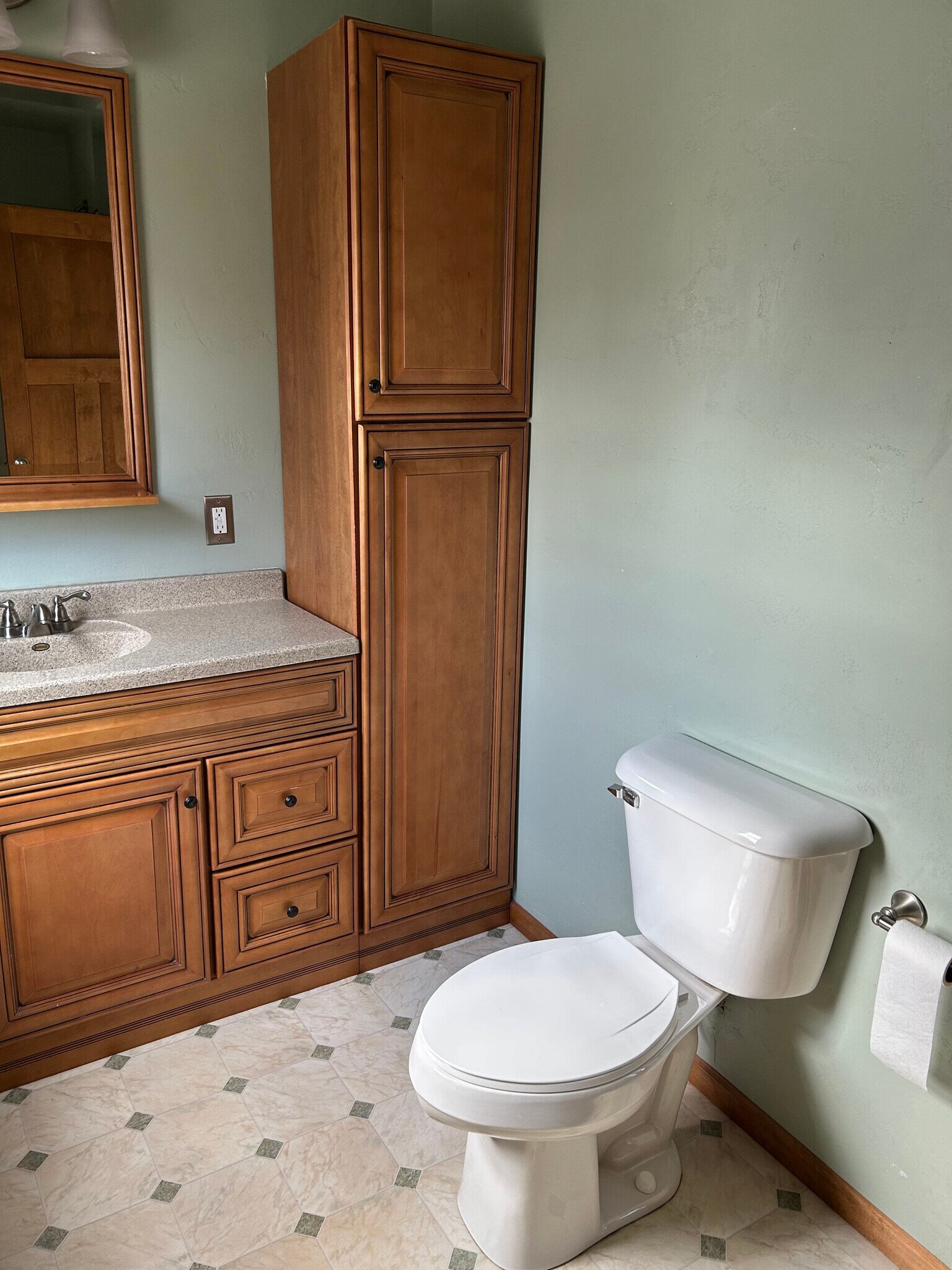 bathroom with storage - 626 George St