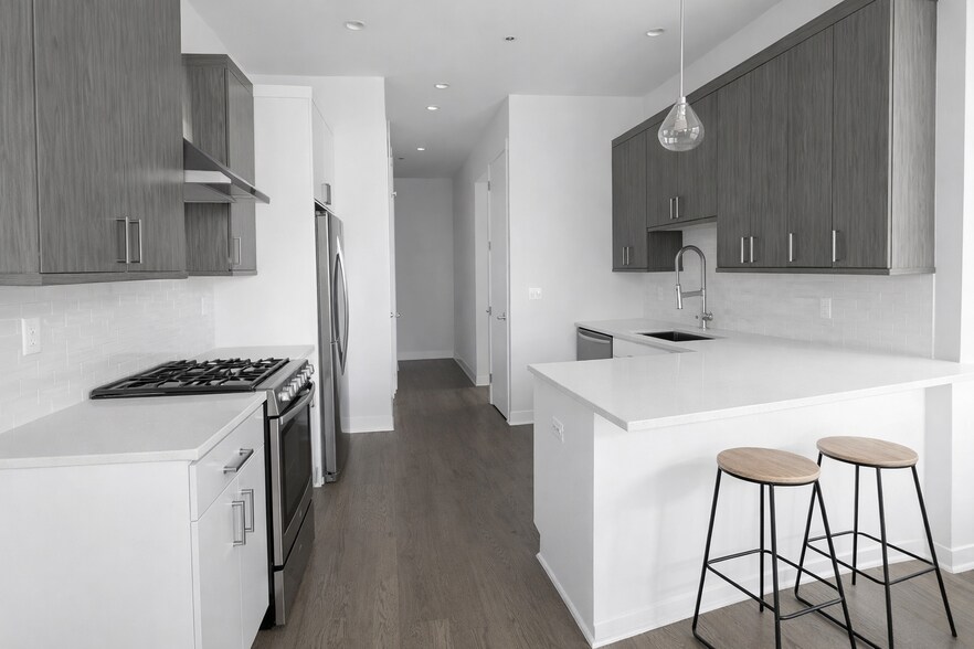 Building Photo - 2217 W Madison St