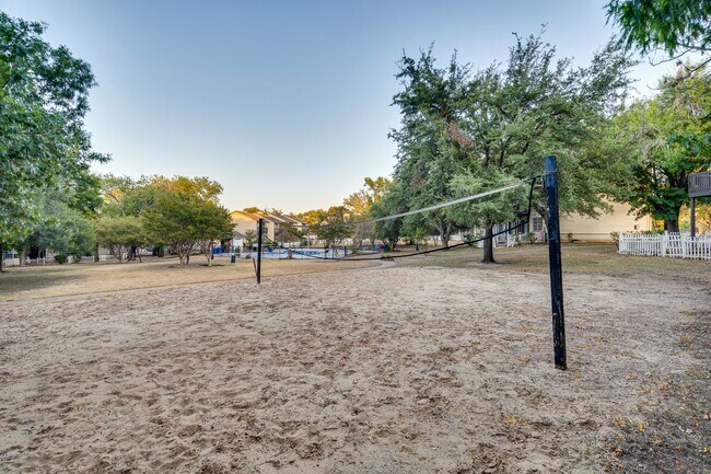 Building Photo - RIVER CROSSING ATX - 2BD/2.5BA - TOWNHOUSE - NEAR DOWNTOWN - NEW INTERIOR - $1495