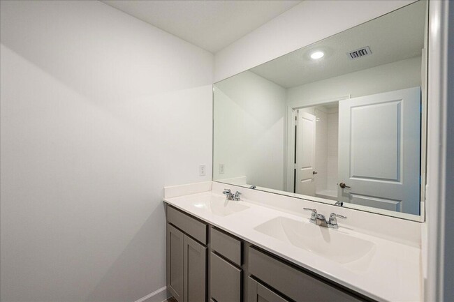 Building Photo - 6346 Windwood Wy