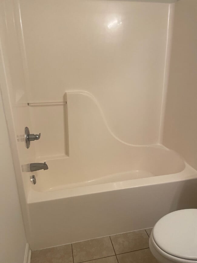 Building Photo - "Charming 2-Bed, 2-Bath Townhouse in Fort ...