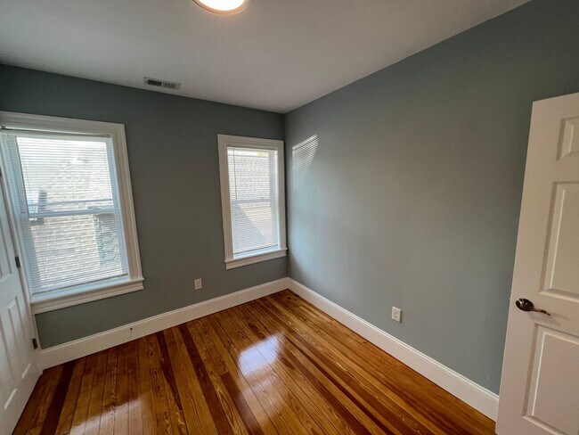 Building Photo - 9/1 Brand new renovation 4BR/2BA in Porter Sq! w/d in unit!
