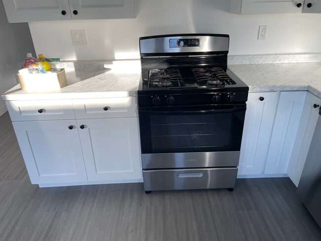 Building Photo - 265 E 69th Way