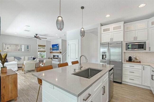Building Photo - 1738 Siesta Dr