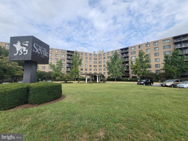 Building Photo - 3450 Toledo Terrace