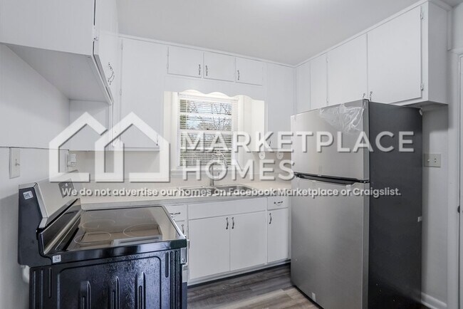Building Photo - 4236 Glenhaven Dr