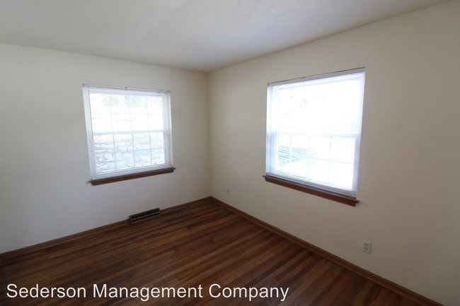 Building Photo - 1500 W 47th St