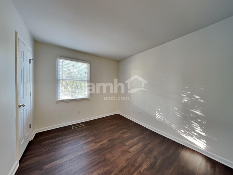 Building Photo - 1305 Groveland Trl