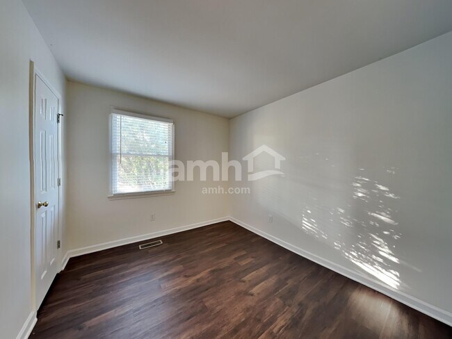 Building Photo - 1305 Groveland Trl