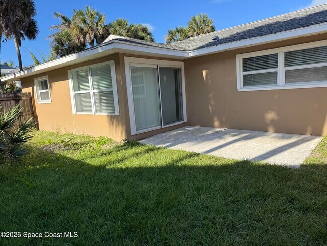 Building Photo - 215 Pelican Dr