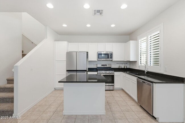 Building Photo - 1647 S 83rd Pl