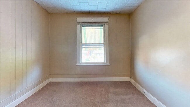 Building Photo - 2358 Stratford Ave