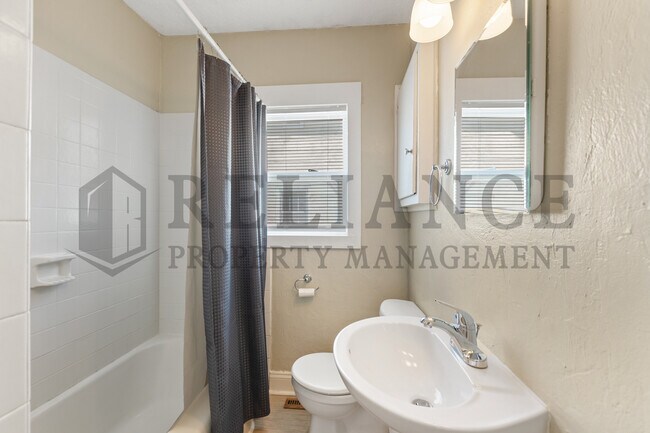 Building Photo - 5433 E Murdock St