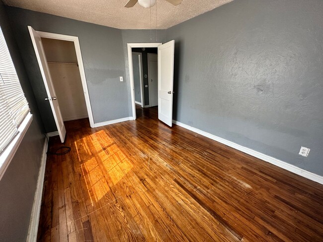 Building Photo - Move in special: 2 Bed 1 Bath in MWC