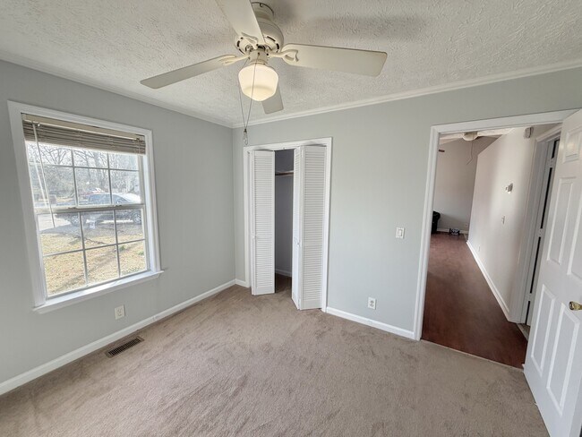 Building Photo - 1124 Bluewillow Ct