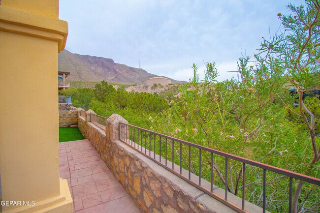 Building Photo - 4744 Excalibur Dr
