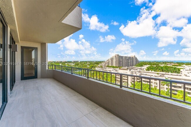 Building Photo - 251 Crandon Blvd